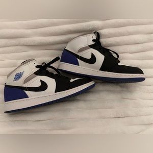 Air Jordan 1 Mid SE 'Royal Black Toe'